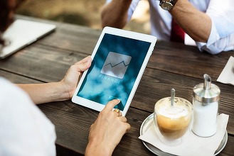 Cum accesezi „Circle to Search” din bara persistentă pe pliabile și tablete cu Android 15