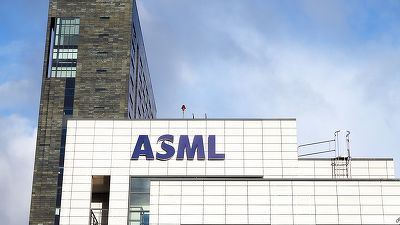 ASML anunță concedieri, dar și comenzi record pe fondul cererii ridicate pentru cipuri AI. Acțiunile urcă puternic