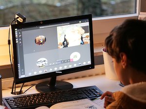 Webcam bun pentru call-uri și streaming: cum alegi modelul care chiar te face să arăți bine