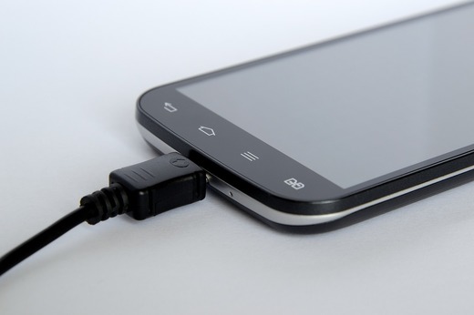 Încărcător de smartphone: cum alegi puterea corectă fără să plătești inutil pentru wați în plus