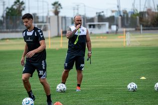 Cum folosesc fotbaliștii profesioniști vestele GPS și ce date înregistrează acestea