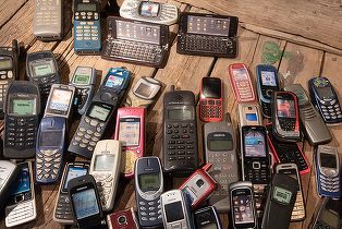 Fraudă de amploare cu telefoane mobile. Percheziții în 19 țări, inclusiv România