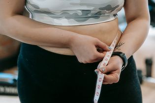 Cât de corect îți măsoară ceasul caloriile arse la sală și de ce rezultatele pot fi înșelătoare
