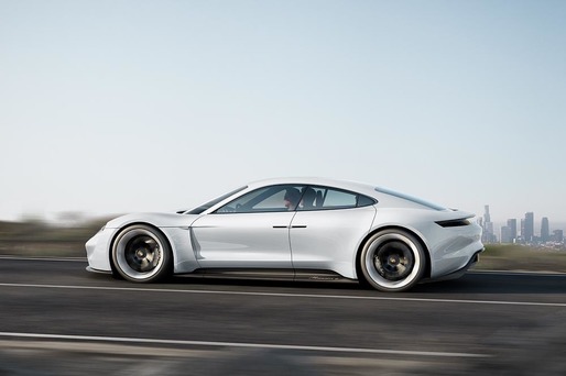 Porsche a prezentat prototipul electric Mission E: 600 CP și o autonomie de 500 km