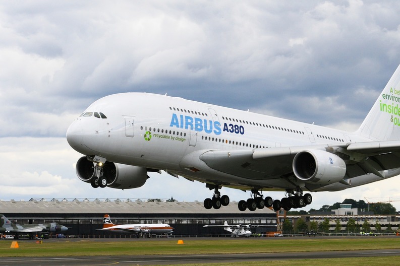 Veniturile Airbus au crescut cu 6% în 2015, la 64,45 miliarde de euro