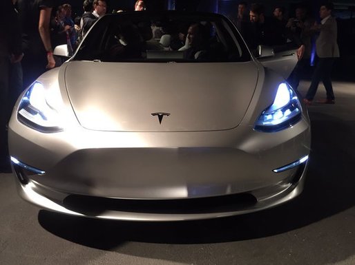 Elon Musk: Tesla Model 3 are aproape 400.000 de comenzi. Interesul clienților a fost o surpriză
