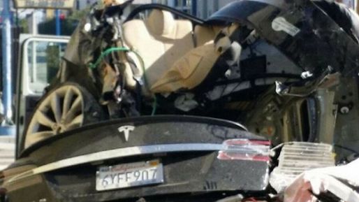 Tesla, investigată pentru că nu a dezvăluit investitorilor un accident mortal din luna mai