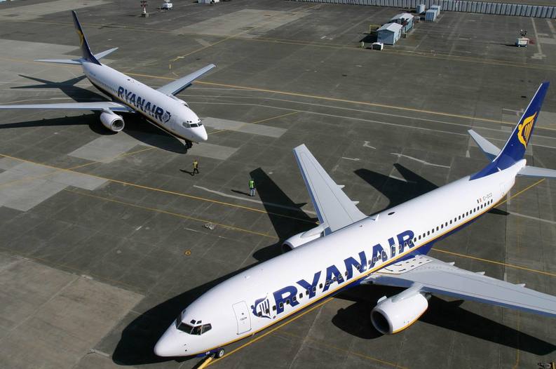 Ryanair pune la vânzare bilete de avion cu 5 euro, doar dus, pentru călătorii efectuate în ianuarie și februarie