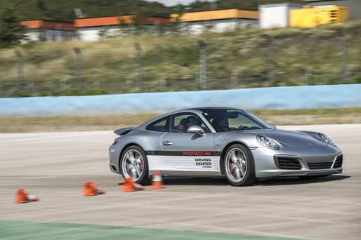 VIDEO Test Drive: Cum este să zbori de pe loc cu un motor de 580 CP - 911 Carrera, GTS și Turbo S