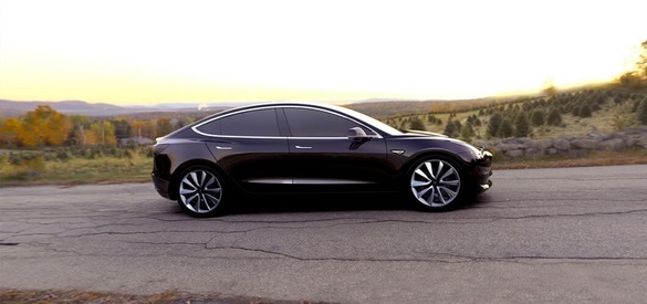 Tesla a trimis invitațiile pentru evenimentul de lansare a livrărilor la Model 3. Pe 28 iulie sunt înmânate cheile pentru primele 30 de exemplare