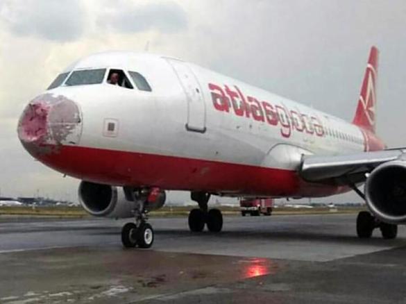 VIDEO Un pilot a aterizat în siguranță o aeronavă cu 121 de pasageri, deși nu avea vizibilitate într-o furtună cu grindină din Istanbul