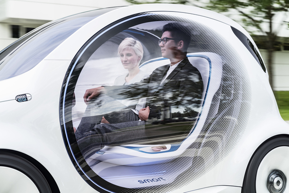 FOTO Smart prezintă Vision EQ, mașina autonomă, fără volan și fără pedale, care merge singură la încărcat