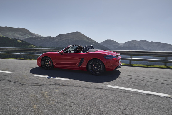 FOTO Porsche lansează două noi versiuni pentru modelele 718 – Boxster și Cayman GTS