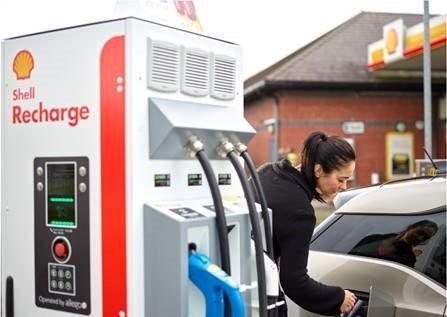 Shell deschide propria rețea de stații de încărcare a mașinilor electrice
