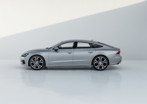 FOTO A doua generație Audi A7 Sportback aduce 39 de sisteme de asistare și exclusiv motoare mild hybrid