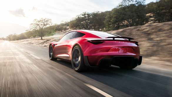 FOTO Elon Musk promite investitorilor că în 2020 va lansa o nouă generație Roadster, cu 1000 km autonomie, și cere un avans de 50.000 de dolari viitorilor clienți
