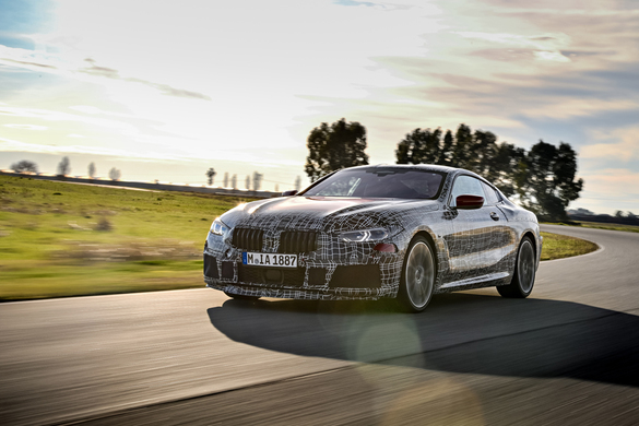 VIDEO & FOTO BMW Serie 8 Coupe, testat sub camuflaj înainte de lansarea pe piață, pe un circuit din Italia