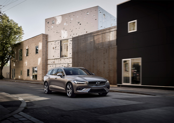 VIDEO & FOTO Noul Volvo V60 lansat cu două motorizări hibrid și nivel de autonomie 2