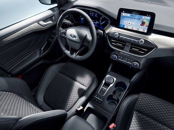 FOTO Ford a prezentat noua generație a modelului Focus, dezvoltat pe o nouă platformă, cu versiuni crossover și premium