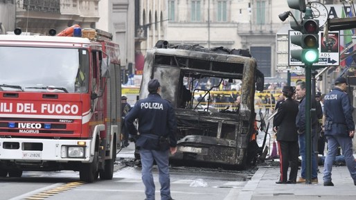 Un autobuz cu pasageri a luat foc și a explodat în centrul Romei
