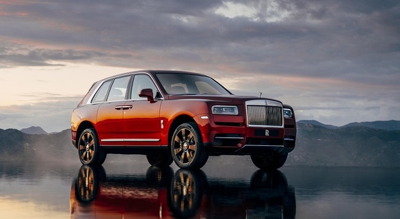 VIDEO & FOTO Rolls Royce Cullinan, cel mai scump și mai profitabil SUV din lume, a fost prezentat în premieră la Londra