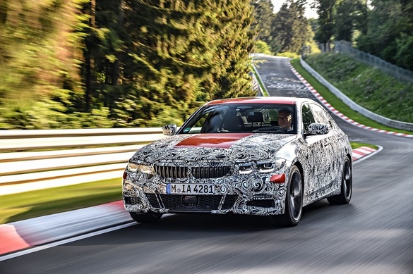 FOTO BMW testează noua generație Serie 3, sub camuflaj, inclusiv versiunea electrică ce va concura cu Tesla Model 3