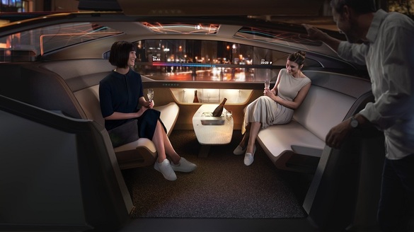 FOTO Volvo prezintă prototipul 360c, o mașină autonomă care va ține loc de avion personal