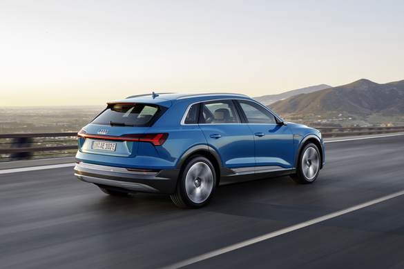 VIDEO & FOTO Premieră mondială: Audi e-tron, primul SUV electric al mărcii, a fost prezentat oficial