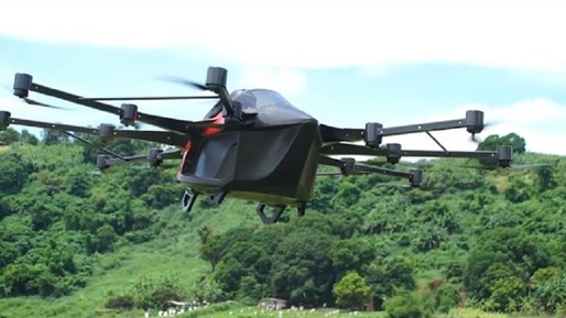 Un inventator din Filipine a creat o mașină zburătoare bazată pe tehnologia dronelor