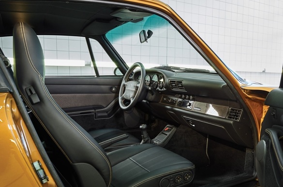 FOTO Un Porsche 933 unicat, restaurat de fabrică timp de un an și jumătate sub numele “Project Gold”, a fost vândut la licitație pentru 2,7 milioane de euro