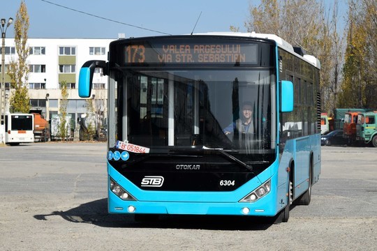 FOTO Primele 20 de autobuze Euro 6 de la Otokar au ajuns în București. Când vor ieși în trafic