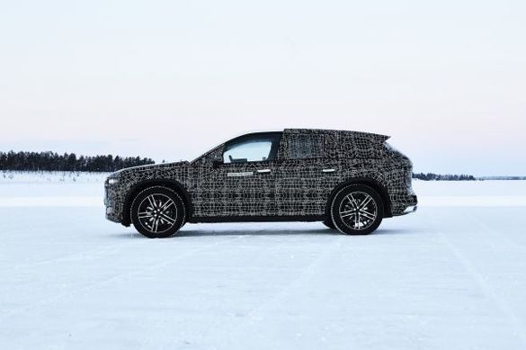 FOTO BMW iNEXT, teste sub camuflaj la Cercul Arctic