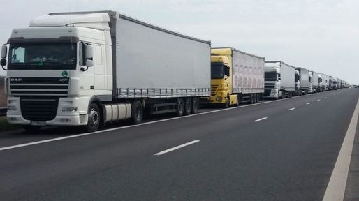 Restricții de circulație pentru autovehiculele cu masa mai mare de 7,5 tone, la frontiera cu Ungaria