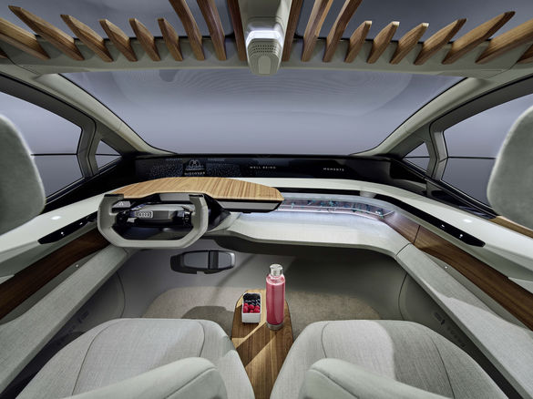 FOTO Audi prezintă o viziune: un concept-car cu autonomie level 4, volan retractabil și plante agățătoare la interior
