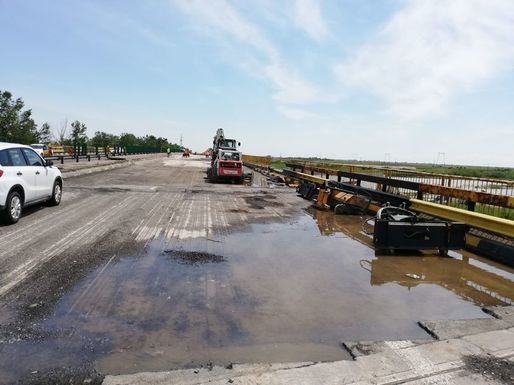 Ministrul Transporturilor, dezamăgit de stadiul lucrărilor la podul peste Râul Argeș