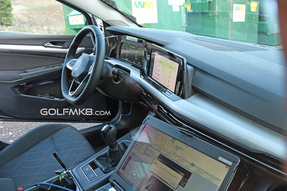 FOTO SPION cu VW Golf 8. Interiorul dezvăluit complet nedeghizat