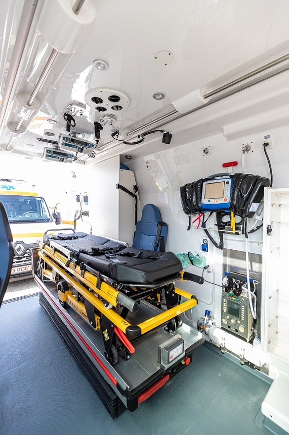 FOTO IGSU a primit 122 de ambulanțe Renault Master
