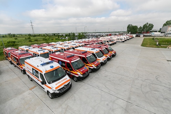 FOTO IGSU a primit 122 de ambulanțe Renault Master