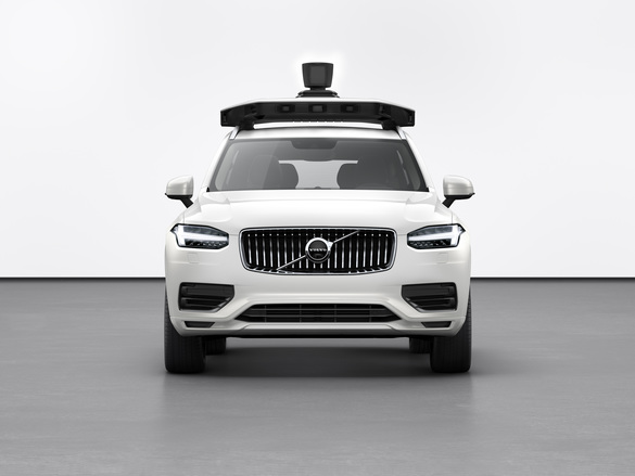 FOTO Volvo și Uber au prezentat noul model de vehicul autonom. Uber va testa livrarea de mâncare cu drona 