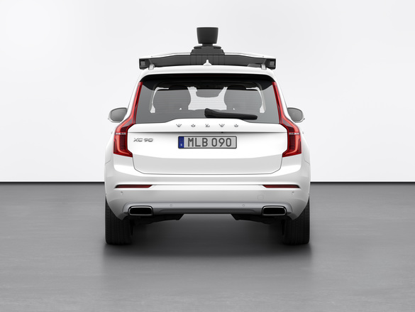 FOTO Volvo și Uber au prezentat noul model de vehicul autonom. Uber va testa livrarea de mâncare cu drona 