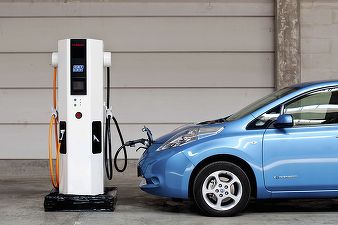Vânzările de automobile electrice și hibride din China au scăzut în iulie pentru prima dată în ultimii doi ani