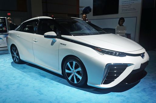 Toyota va lansa anul viitor o nouă generație a automobilului cu hidrogen Mirai
