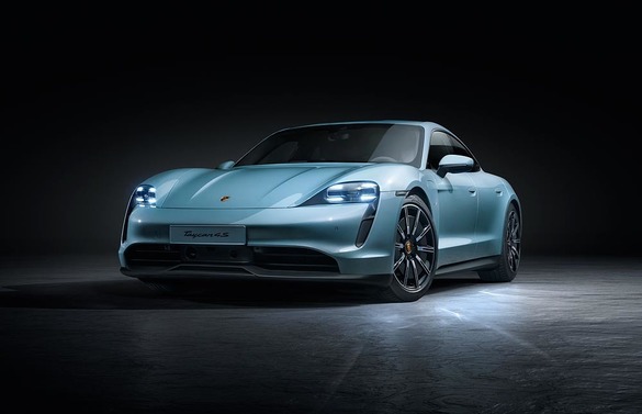 FOTO Porsche își extinde familia noului model electric Taycan, cu o versiune mai ieftină