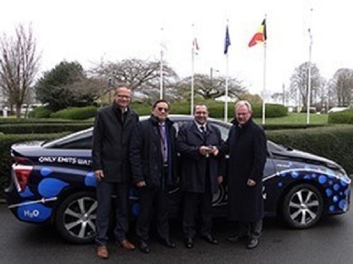 Toyota Mirai - testată de europarlamentari pentru promovarea propulsiei cu hidrogen
