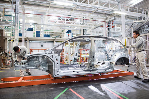 Un angajat al VW a murit de coronavirus. Compania, acuzată că a închis prea târziu fabrica