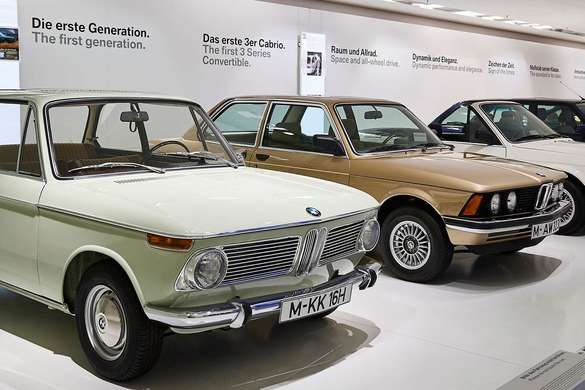 FOTO BMW Welt, cel mai mare showroom al mărcii din lume, va fi redeschis