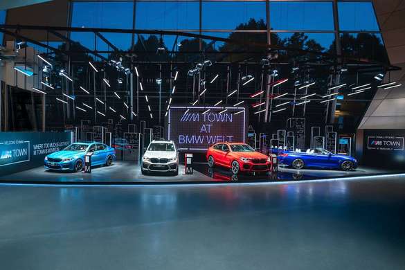 FOTO BMW Welt, cel mai mare showroom al mărcii din lume, va fi redeschis