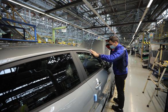 FOTO Ford Craiova a început activitatea de producție de automobile, dar și pe cea de viziere de protecție