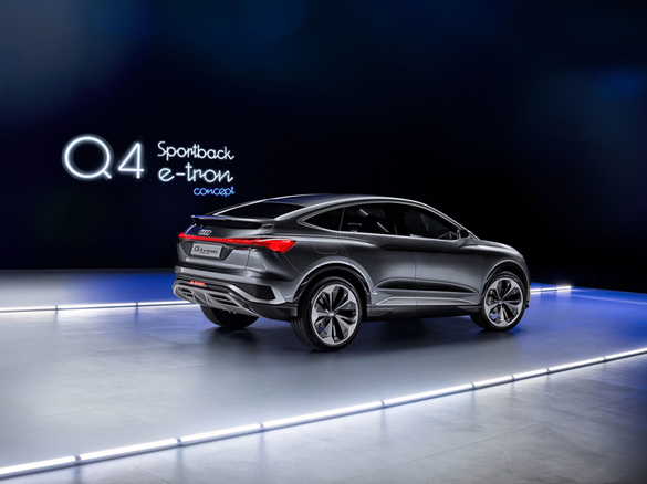 VIDEO & FOTO Audi Q4 Sportback e-tron Concept, ultimul pas înainte de apariția noului model electric de serie