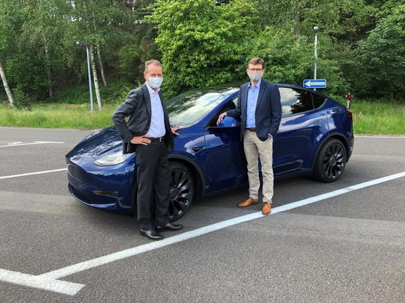 VIDEO Cum a testat Elon Musk VW ID.3 pe aeroport, iar Herbert Diess a dezvăluit din greșeală viitorul ID.4